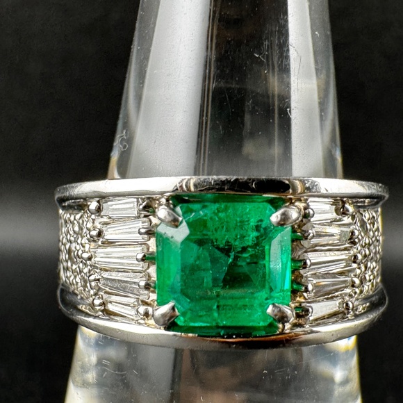 Holiday Sale Natural Earth Mined Emerald & Dia Ring Band, Plat., 11.14g, 5.75 - Picture 2 of 16